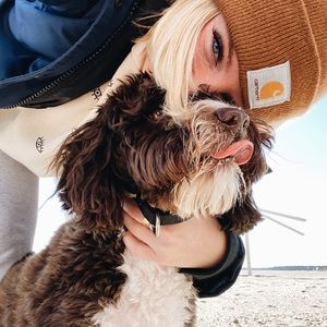 Meet your Posher, Caitlin